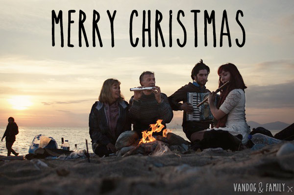 christmas-on-the-beach-family-in-athens