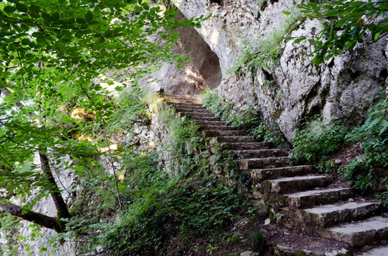 plitvicka-croatia-stone-steps