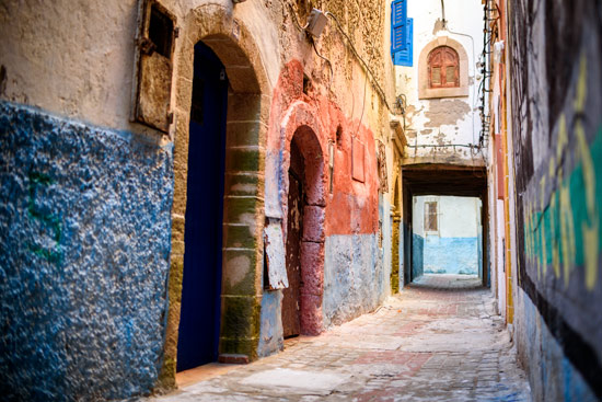 morocco-essaouira-campervan-colourful-street