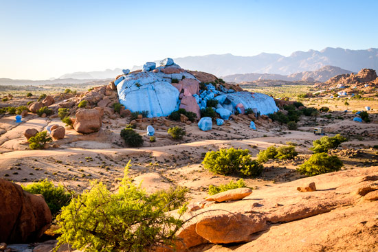 blue-rocks-tafraoute-morocco-by-campervan-10